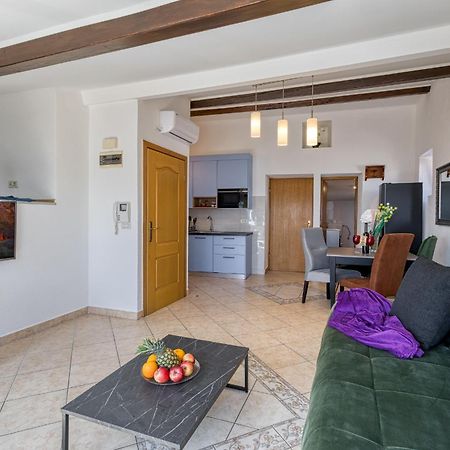 Old Town Apartments In Umag Exterior foto
