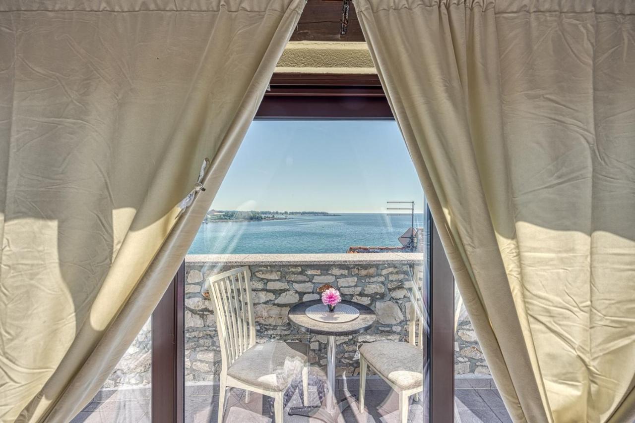 Old Town Apartments In Umag Exterior foto